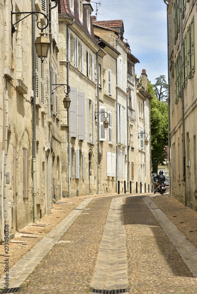 L'une des rues typiques au centre historique de Périgueux en Dordogne