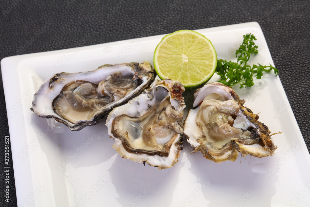 Oysters with lime and parsley