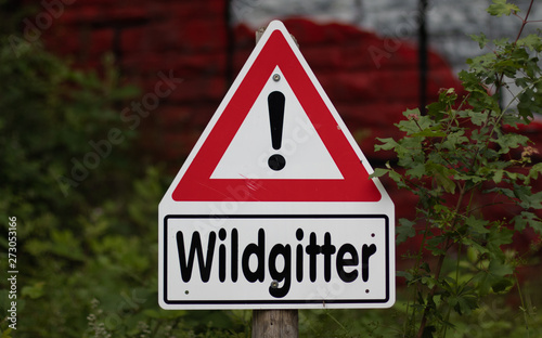 Schild Achtung Wildgitter