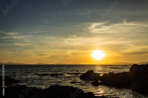 Puesta de sol tras las Islas C  es