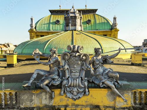 Obraz na płótnie The buglers on the top of Croatian National Theatre, Zagreb