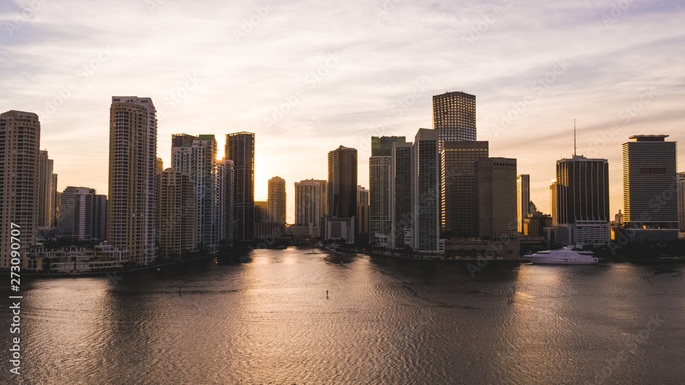 Fototapeta premium Sunset in Brickell Key Miami 