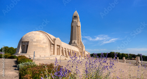 Ossuaire et nécropole de Douaumont, France photo