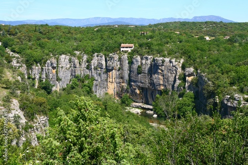 falaise de calcaire à Labeaume en Ardèche