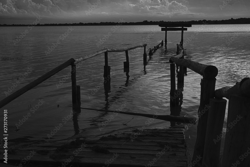 Fototapeta premium pier at sunset