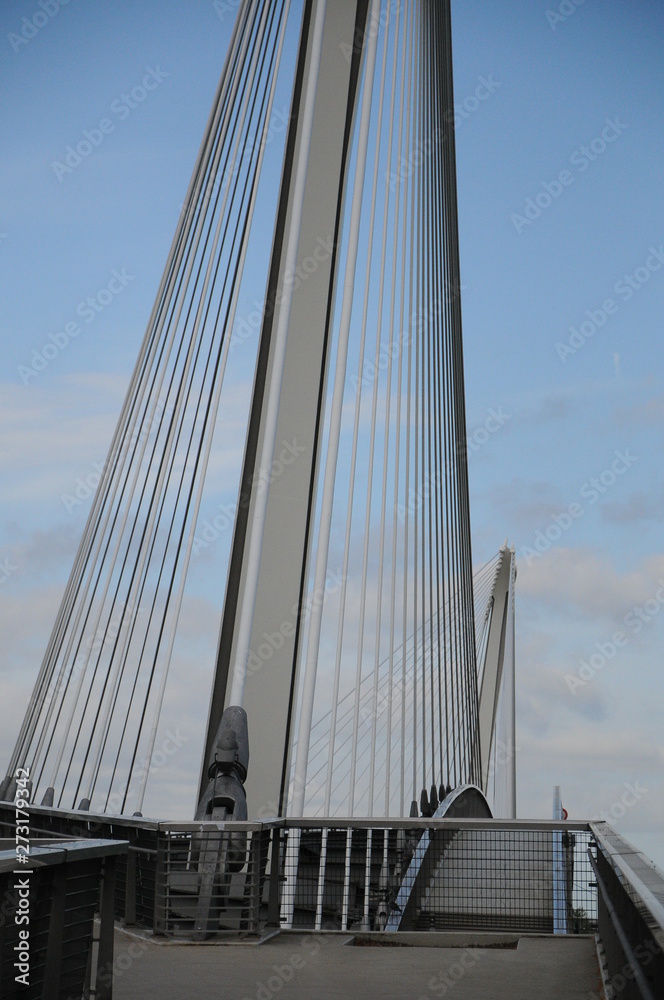 Fototapeta premium Aufhängung Passarelle