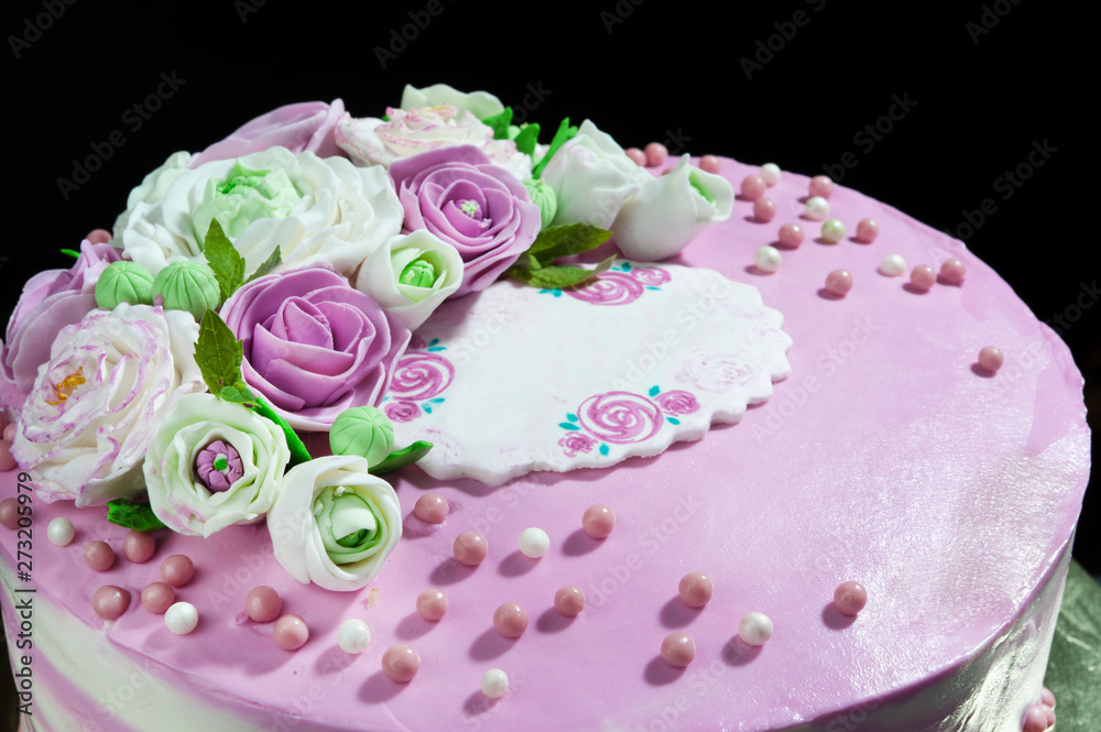 Naklejka premium biscuit cake on dark