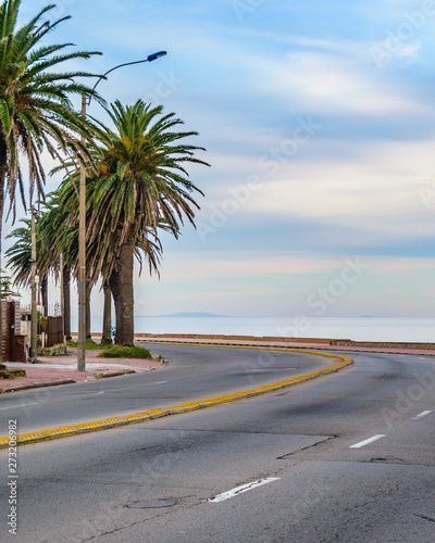 Riverfront Avenue, Montevideo, Uruguay © danflcreativo