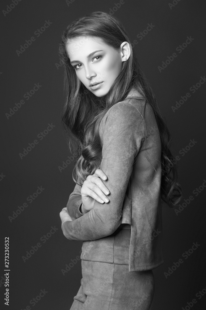 Obraz premium Teen girl posing in studio. Black and white photo