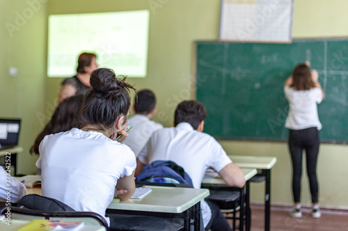 children actively participate in the class, read and listen to the teacher