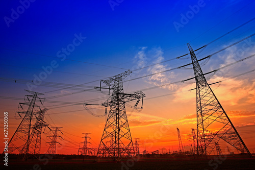 Electric tower, silhouette at sunset © pdm