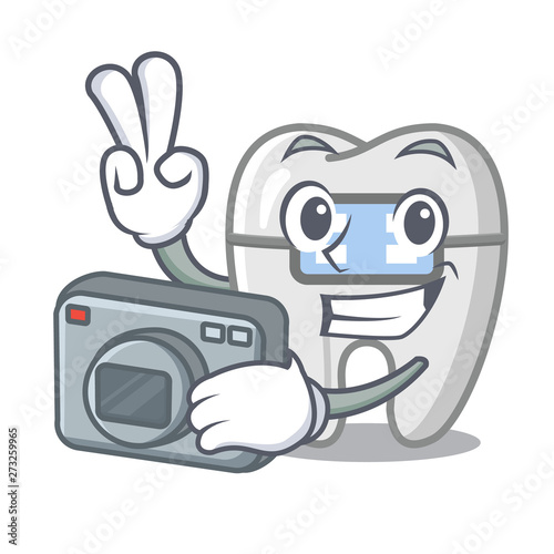 Photographer braces in the a cartoon shape