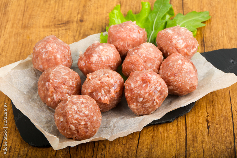 Raw meat balls