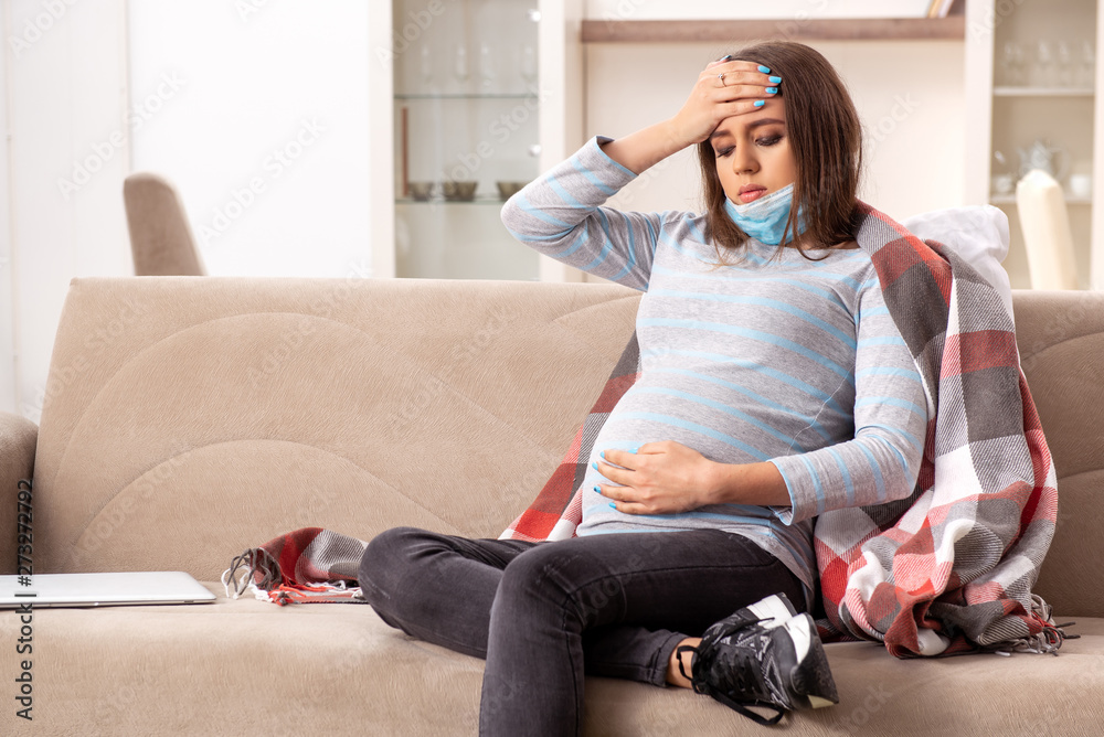 Obraz premium Sick pregnant woman suffering at home 