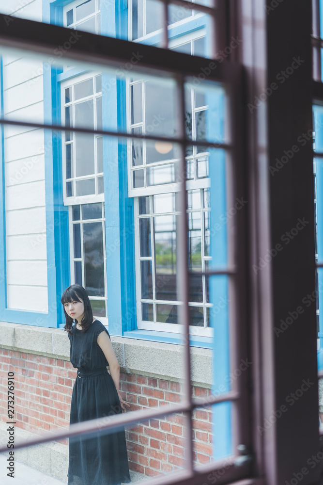 洋館の女性 洋館の女性