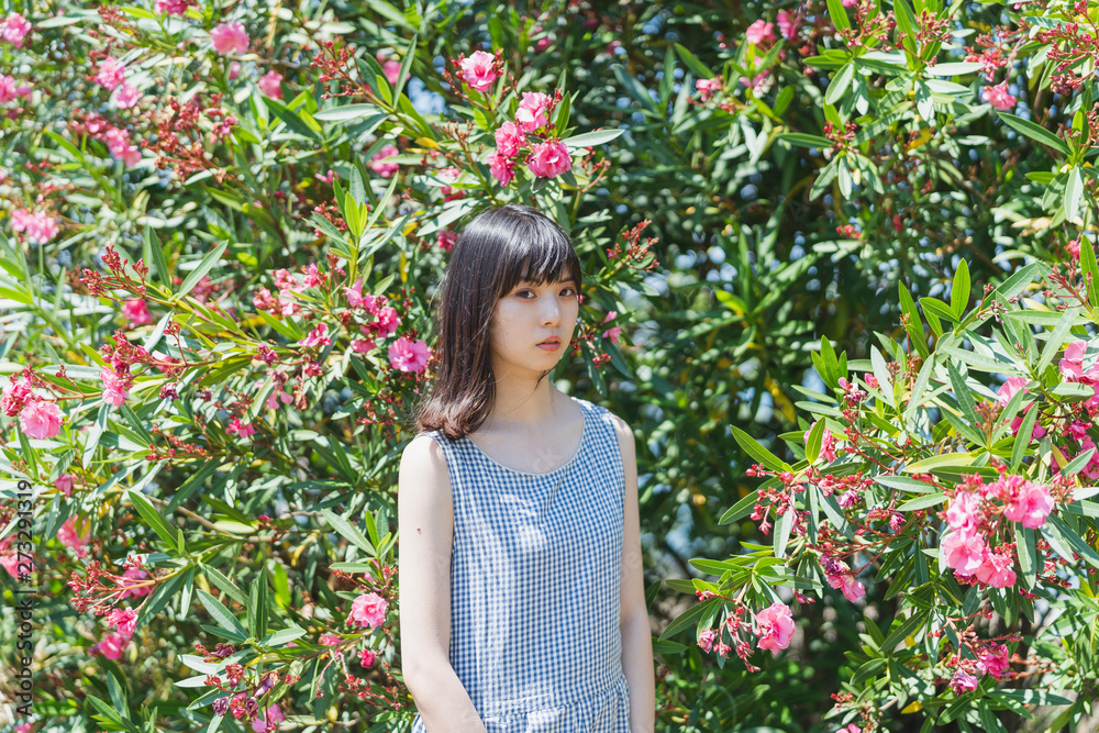 夏の女性 夏の女性