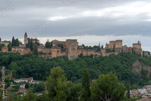 Hermosa alcazaba nazar   de la Alhambra de Granada  Andaluc  a