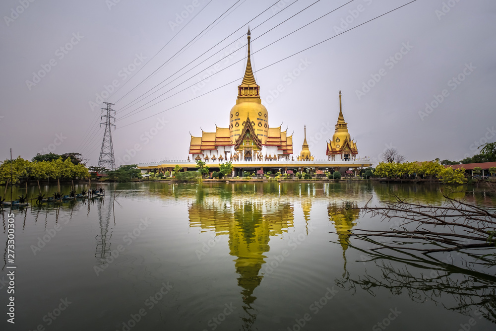 Naklejka premium Wat Phrong Akat, Bang Nam Priao District, Chachoengsao, Thailand