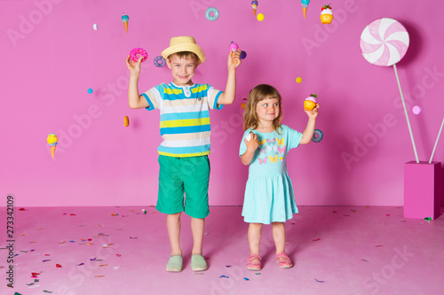 Принти на полотні two children with happy birthday cupcake