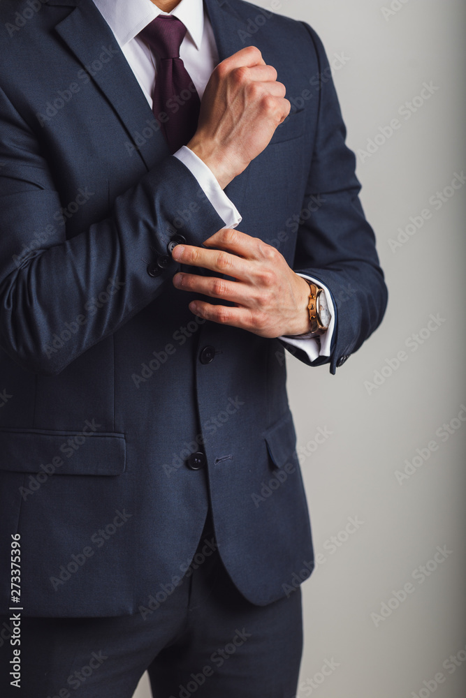 Obraz premium Man in suit and tie