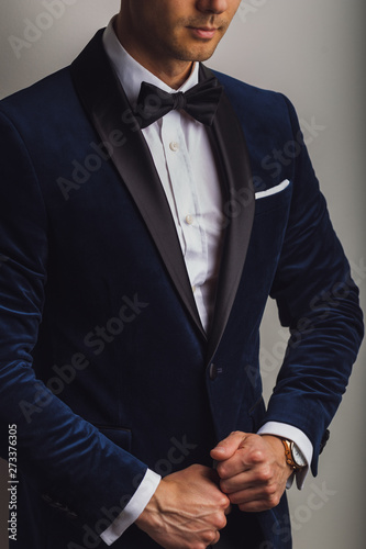 Man in suit © Julio