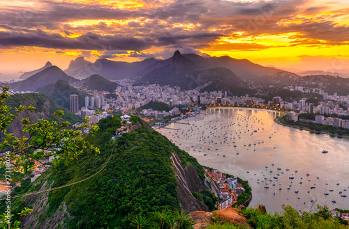 Fotografia Sunset view of Corcovado, Botafogo and Guanabara bay in Rio de Janeiro