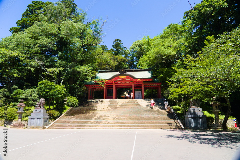 pavilion in japanese garden