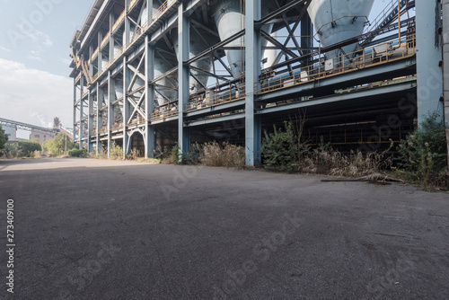 Asphalt concrete flooring and factory buildings