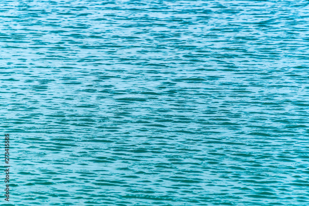 Obraz premium Sea surface with small waves