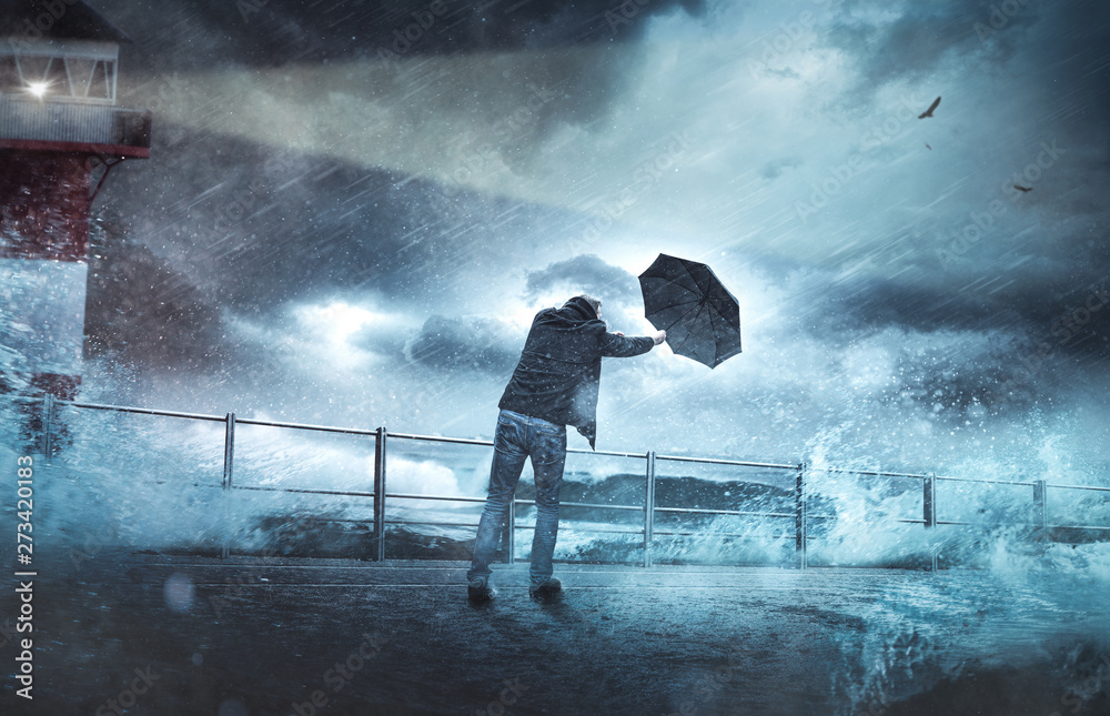 Obraz premium Mann bei einem Unwetter 