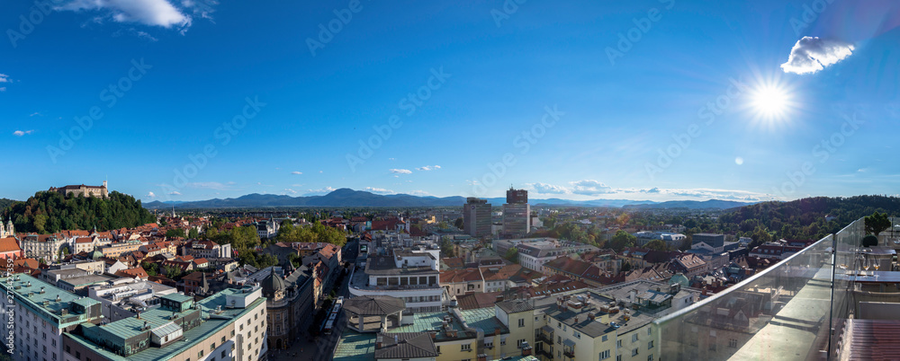 Φωτογραφία Panoramic view of Ljubljana city center with Castle and shopping streets, Sloven