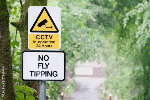 Bilde på lerret No fly tipping sign in beautiful landscape garden