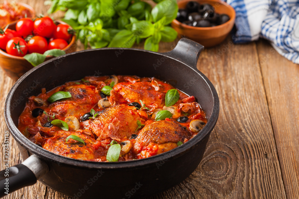 Traditionally made chicken in tomato sauce cacciatore. Traditionally made chicken in tomato sauce cacciatore.
