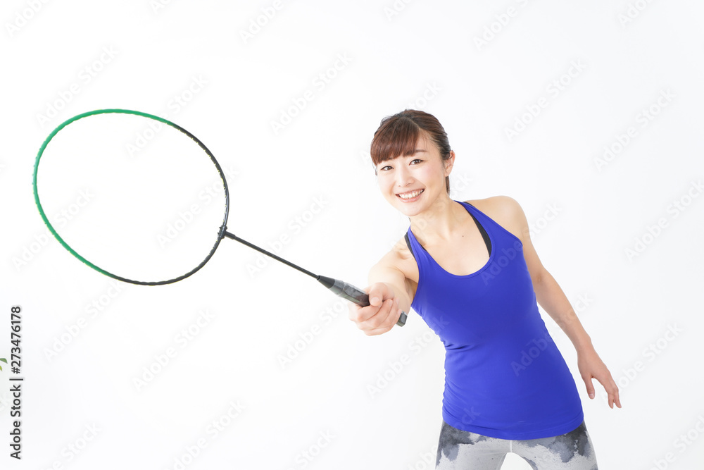 ラケットを持つ若い女性 ラケットを持つ若い女性
