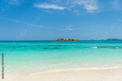 Fototapeta Naklejka Na Ścianę i Meble -  beautiful clear blue sea water on the beach paradise ocean. vacation background on summer in Thailand coast.