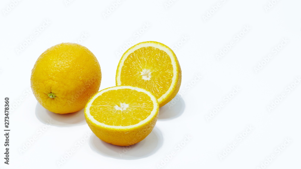 The sliced oranges and fruits are grouped into groups. The sliced oranges and fruits are grouped into groups.
