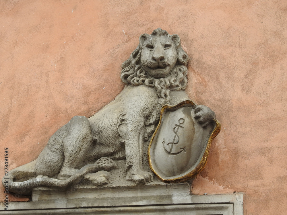 Fototapeta premium The statue of lion