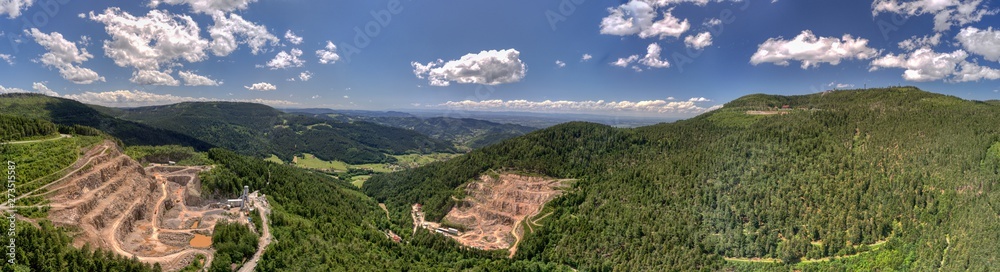 Fototapeta premium Panorama Steinbruch im Schwarzwald