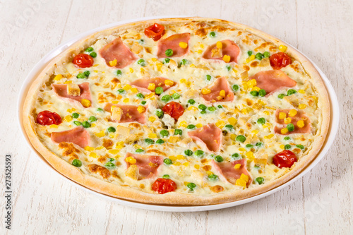 Pizza with ham