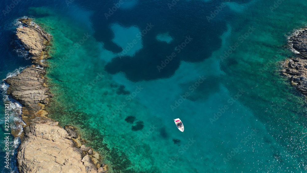 Fototapeta premium Aerial photo of tropical Caribbean bay with white sand beach and beautiful turquoise and sapphire clear sea