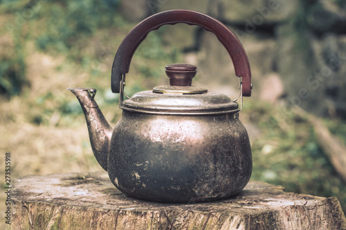 Fotografia Vintage large aluminum tea pot kettle stove top isolated