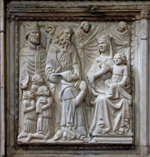 Madonna in trono, con un Vescovo, San Giovanni Battista e alcuni devoti; formella del sarcofago di Martino Aliprandi; chiesa di San Marco a Milano