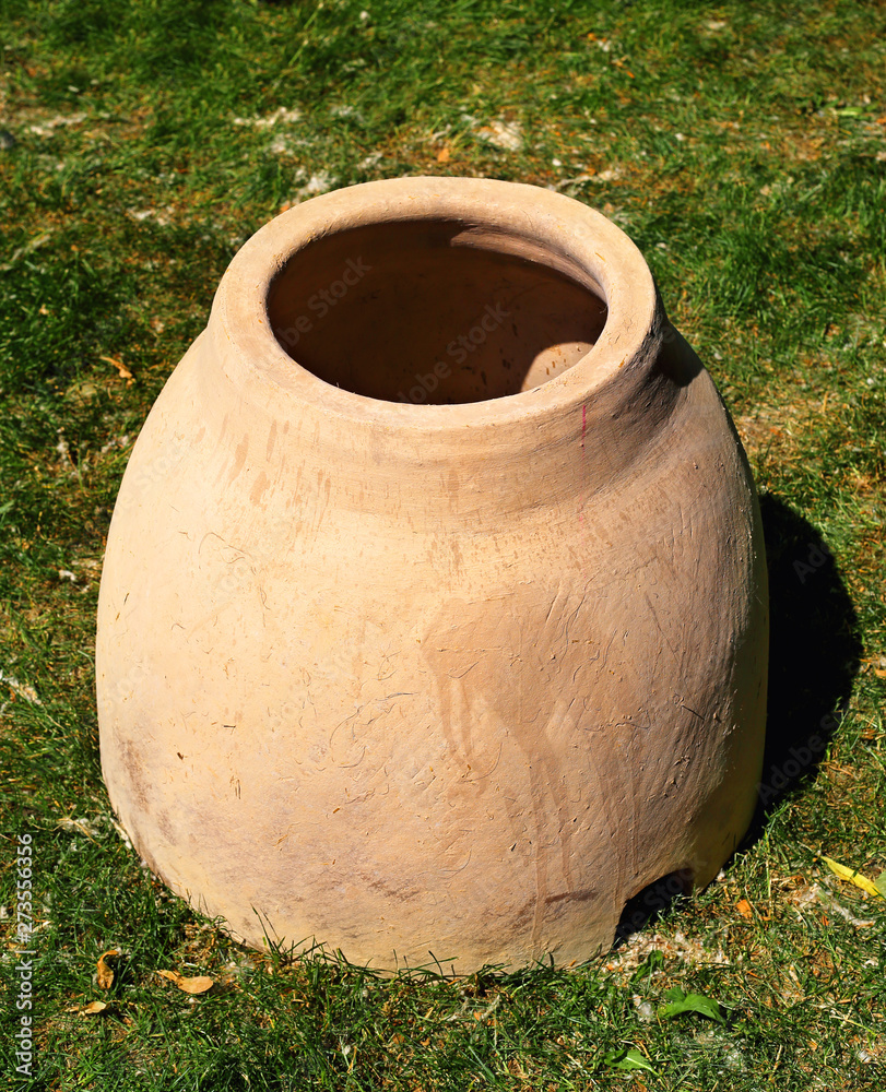 Tandoor - ceramic hemisphere with a circular opening top