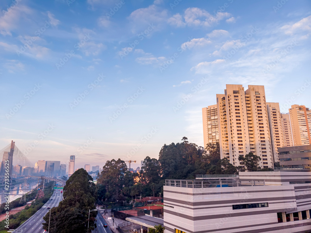 Obraz premium Waking up in São Paulo