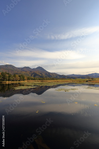 秋の知床五湖の一湖 ( The first lake of Shiretoko Five Lakes in Autumn, Hokkaido, Japan )