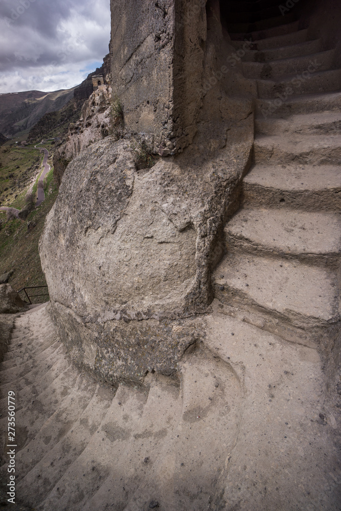 Obraz premium old cave georgian town settlement vardsia