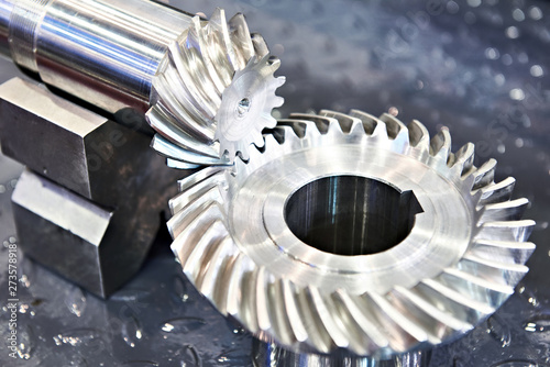 Spiral bevel gear