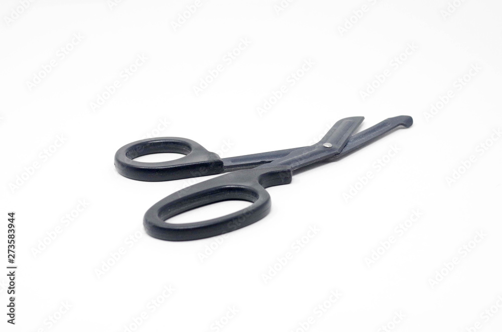 EMT trauma shears for quick cutting of tough fabric in emergency situations 