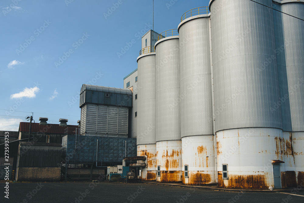 Obraz premium Big rice mill in a quiet place