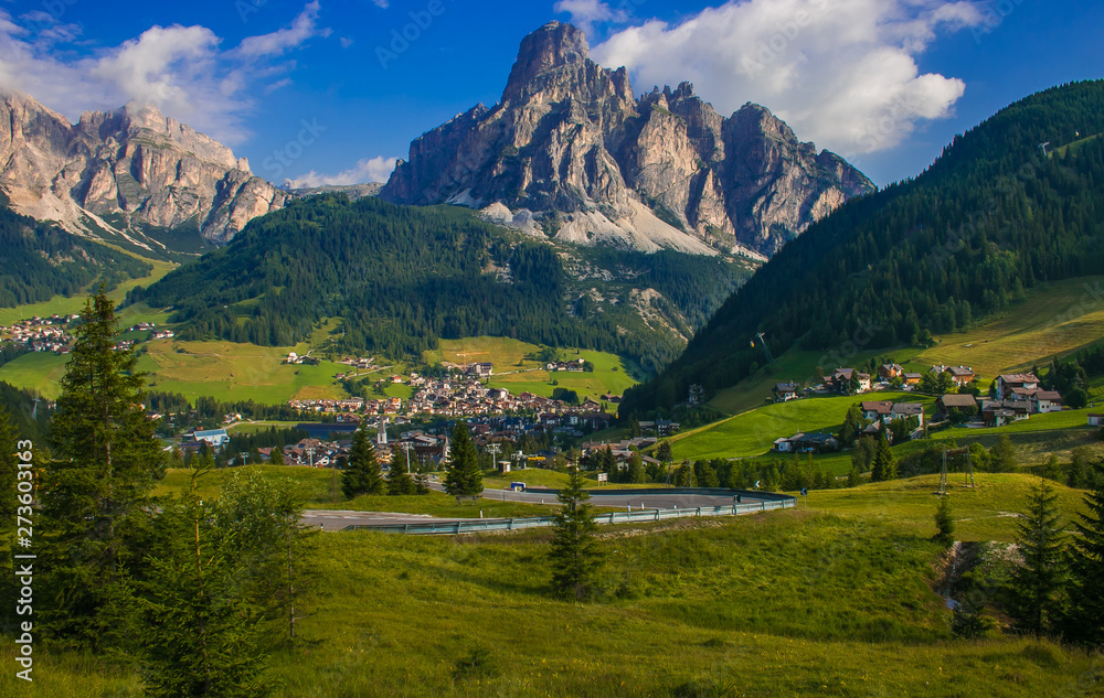 Veduta panoramica di Corvara in Badia nelle Dolomiti Italiane